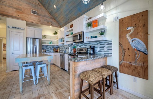 Flour Bluff House | Sleeps 84, 9 Homes | Private Boat Dock, Waterfront Pool, Views | Laguna Village