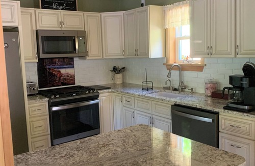 Bellefonte House | Sleeps 9 – Minutes to Beaver Stadium – Streamfront – Fly Fishing