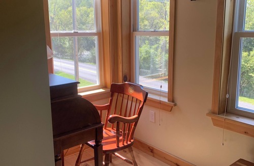 Bellefonte House | Sleeps 9 – Minutes to Beaver Stadium – Streamfront – Fly Fishing