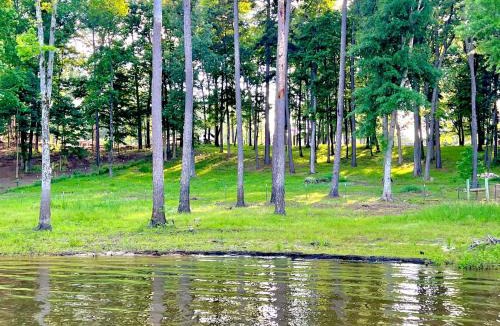 Etoile Villa | SLEEPS SIX - Rent Entire WATERFRONT Cabin #2