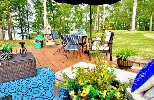 Etoile Villa | SLEEPS SIX - Rent Entire WATERFRONT Cabin #2