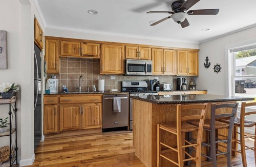 Bridgeport House | Sleeps10 Lakefront Retreat: Fire Pit & Near Casin