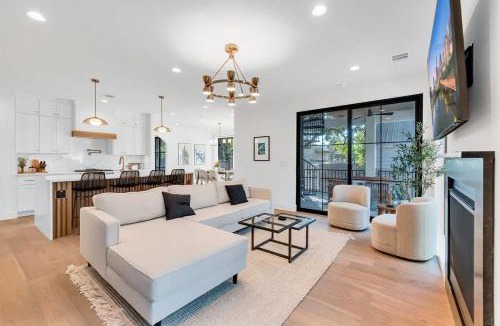 Blackshear-Prospect Hill House | Sleeps19 Pool Game Room Luxe 5BR Retreat