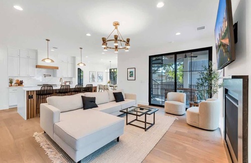 Blackshear-Prospect Hill House | Sleeps19, Pool, Game Room, Luxe 5BR Retreat