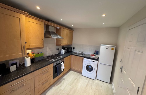 Reading House | Sleeps8-FamilyFriendly-FreeParking-30MinToHeathrow