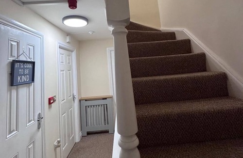 Reading House | Sleeps8-FamilyFriendly-FreeParking-30MinToHeathrow