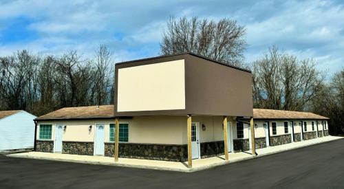 North Greece Hotel | Sleepy Bear Inn