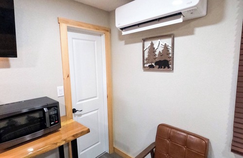 North Greece Hotel | Sleepy Bear Inn