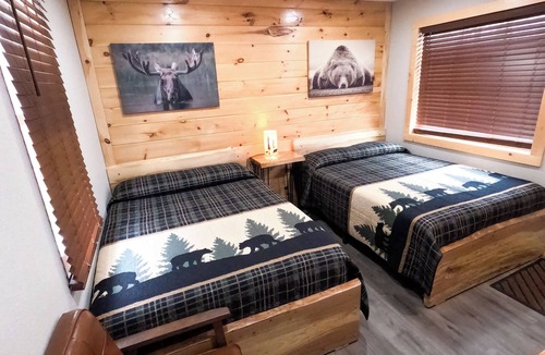 North Greece Hotel | Sleepy Bear Inn