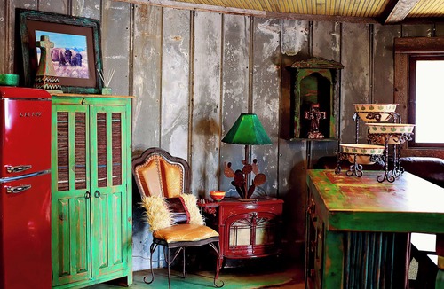 Hamilton House | Sleepy Eye Inn – Rustic Silo Retreat in the Heart of Hamilton, TX