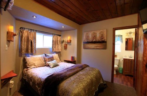 Crestline Cabin | Sleepy Hollow Cabins & Hotel