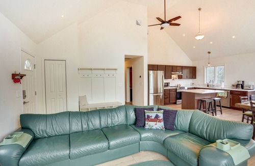 Athens House | Sleepy Hollow Lake Home w/Deck, Pool Access!