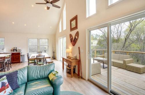 Athens House | Sleepy Hollow Lake Home w/Deck, Pool Access!