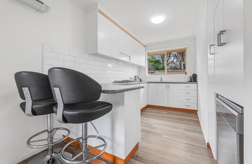 Echuca House | Sleepy Shackell - 12pm checkout, breakfast.