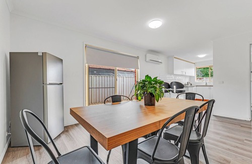 Echuca House | Sleepy Shackell - 12pm checkout, breakfast.