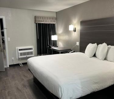Wagoner Hotel | Sleepy Traveler Motel