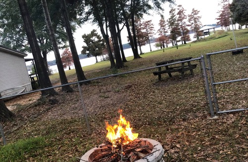 Negreet House | Slice of Heaven 3/2 camp on lakefront w/boathouse