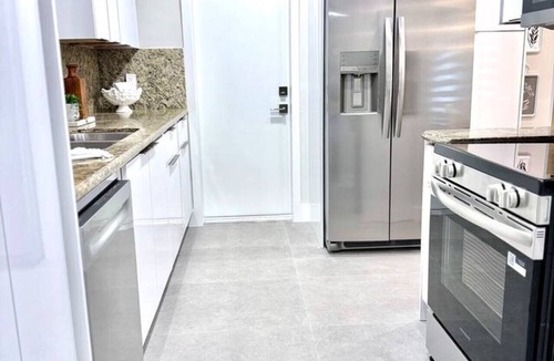 Coral Terrace House | Slice of paradise in Shenley Park