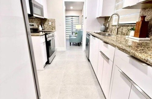 Coral Terrace House | Slice of paradise in Shenley Park