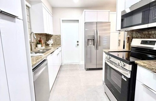 Coral Terrace House | Slice of paradise in Shenley Park