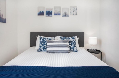 Fortitude Valley Apartment | Slick Valley Pad with Balcony and Rooftop Pool