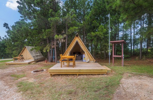 Onalaska RV Rental | Slip Into a Soft, Cozy A-Frame Stay by the Lake