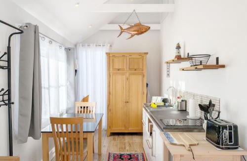 Emsworth House | Slipper Pond Cabin - Emsworth