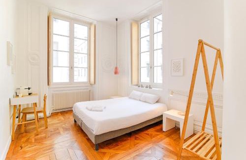 Griffon - Royale Hostel | SLO Hostel Lyon les Pentes
