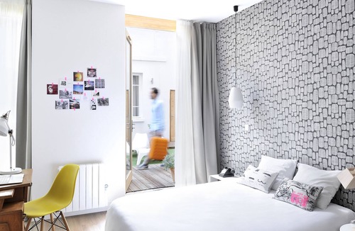 Voltaire - Saint Amour Hostel | Slo living hostel