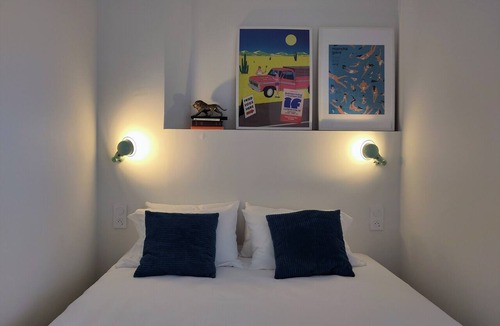 Voltaire - Saint Amour Hostel | Slo Lyon Saxe