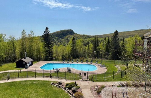 Lutsen Apartment | Slope-Side Pet-Friendly Studio | In-Unit Jet Tub