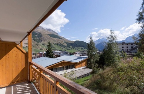 Venosc Apartment | Slope-Side Stay with Balcony