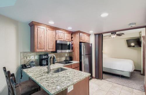 Peak 9 Apartment | Slope-side Studio Dog Friendly Full Kitchen