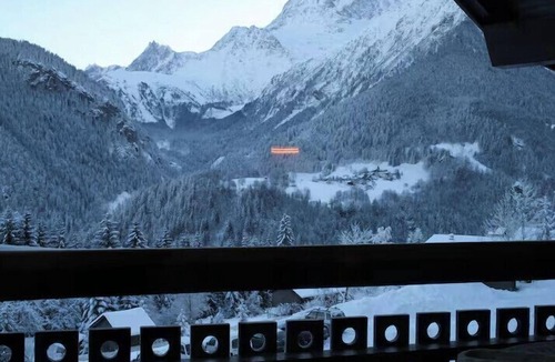 Saint-Nicolas-de-Veroce Apartment | Slopeside Nests with Mont Blanc Views