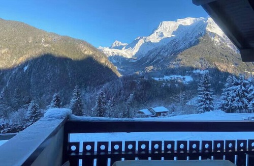 Saint-Nicolas-de-Veroce Apartment | Slopeside Nests with Mont Blanc Views