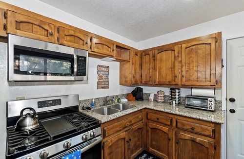 Summit Estates Apartment | Slopeside Cabin A Walk to Lifts & Parking