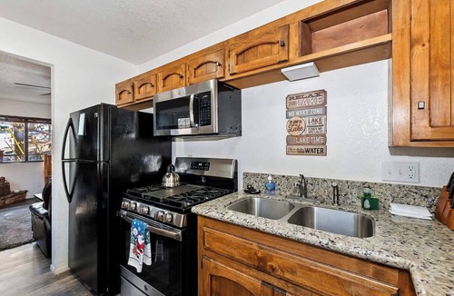 Summit Estates Apartment | Slopeside Cabin A Walk to Lifts & Parking