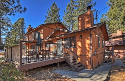 Summit Estates Apartment | Slopeside Cabin A Walk to Lifts & Parking