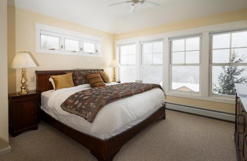 Killington House | SlopeSide Chalet - Pool, Grill, Hot tub, Views