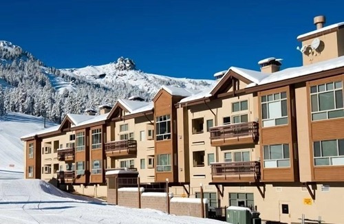 Kirkwood Condo | Slopeside Location + Shared Outdoor Hot Tub