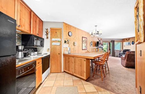Lutsen House | Slopeside North Shore Views | Ski-In/Ski-Out | Hot Tub