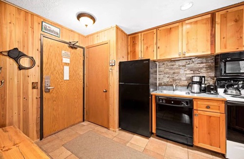 Lutsen House | Slopeside North Shore Views | Ski-In/Ski-Out | Hot Tub