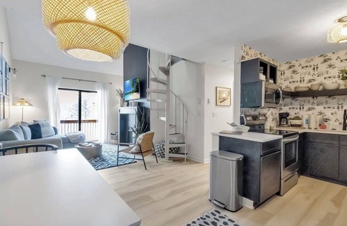 Great Valley Condo | Slopeside Retreat with Modern Mountain Style
