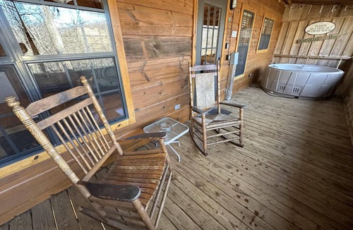 Candler Cabin | Slow Down & Soak in the Mountains!