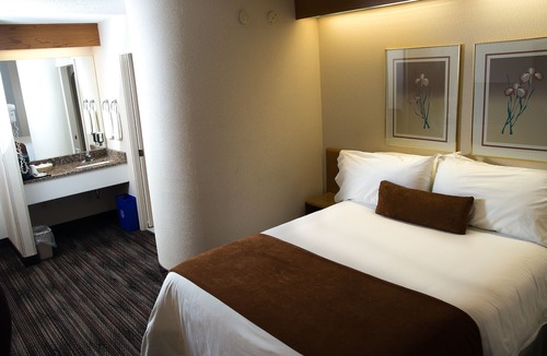 New Minas Hotel | Slumber Inn