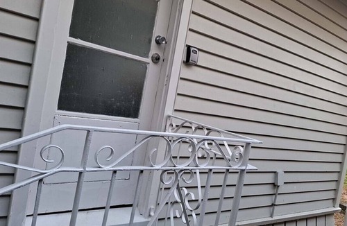 Epsom Apartment | Small 2 bedroom flat 7a Rangiatea Road