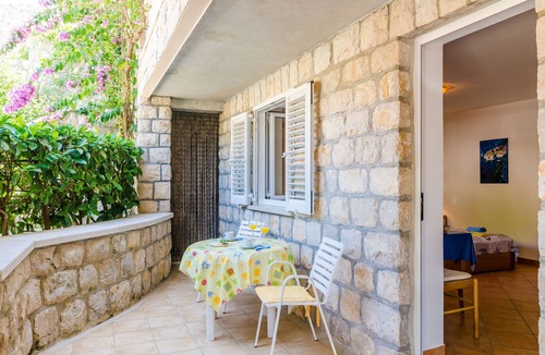 Zaton House | Small and friendly traditional home