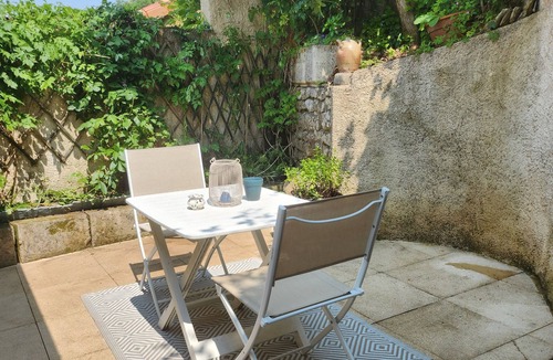 Saint-Benoit House | Small atypical house with terrace 1 20min from Futuroscope.