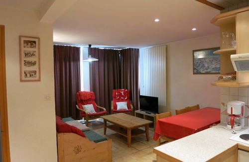 Le Lavachet Apartment | SMALL BUILDING NEAR THE SLOPES SOUTH FACING ROCHES ROUGES B20