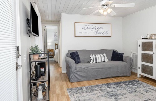 Surfside Beach Cottage | Small But Cozy